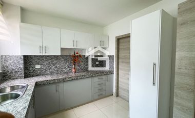 Departamento en Planta Baja en Venta en Portón de las Lomas, Guayaquil