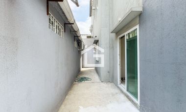 Departamento en Planta Baja en Venta en Portón de las Lomas, Guayaquil
