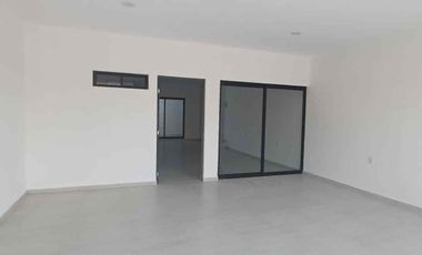 Casa en venta Frac Colinas Universitaria cerca de plaza cristal y libramiento sur
