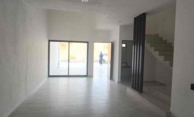 Casa en venta Frac Colinas Universitaria cerca de plaza cristal