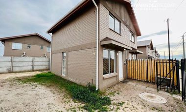 LOS ANDES - ARRIENDA CASA DOS PISOS 3D 2B - SENDERO DE LOS ANDES