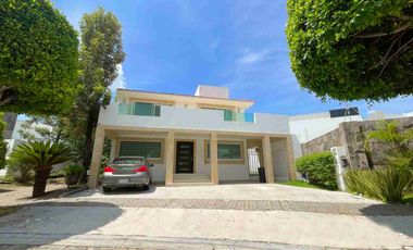 CASA EN RENTA, LOMAS DE ANGELÓPOLIS.