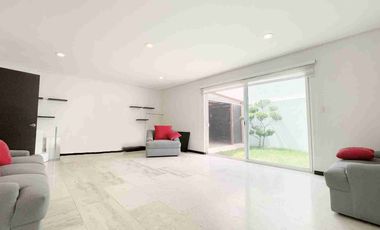 CASA EN RENTA, LOMAS DE ANGELÓPOLIS.