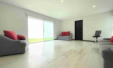 CASA EN RENTA, LOMAS DE ANGELÓPOLIS.