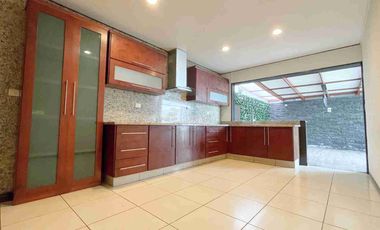 CASA EN RENTA, LOMAS DE ANGELÓPOLIS.