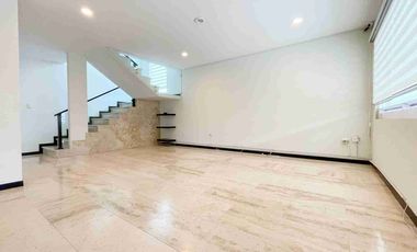 CASA EN RENTA, LOMAS DE ANGELÓPOLIS.