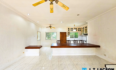 🏡 𝗦𝗽𝗮𝗰𝗶𝗼𝘂𝘀 𝗛𝗼𝘂𝘀𝗲 𝘄𝗶𝘁𝗵 𝗦𝘄𝗶𝗺𝗺𝗶𝗻𝗴 𝗣𝗼𝗼𝗹 𝗶𝗻 𝗮 𝗦𝗲𝗰𝘂𝗿𝗲𝗱 𝗦𝘂𝗯𝗱𝗶𝘃𝗶𝘀𝗶𝗼𝗻 – 𝗗𝘂𝗺𝗮𝗴𝘂𝗲𝘁𝗲 𝗖𝗶𝘁𝘆