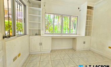 🏡 𝗦𝗽𝗮𝗰𝗶𝗼𝘂𝘀 𝗛𝗼𝘂𝘀𝗲 𝘄𝗶𝘁𝗵 𝗦𝘄𝗶𝗺𝗺𝗶𝗻𝗴 𝗣𝗼𝗼𝗹 𝗶𝗻 𝗮 𝗦𝗲𝗰𝘂𝗿𝗲𝗱 𝗦𝘂𝗯𝗱𝗶𝘃𝗶𝘀𝗶𝗼𝗻 – 𝗗𝘂𝗺𝗮𝗴𝘂𝗲𝘁𝗲 𝗖𝗶𝘁𝘆