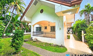 🏡 𝗦𝗽𝗮𝗰𝗶𝗼𝘂𝘀 𝗛𝗼𝘂𝘀𝗲 𝘄𝗶𝘁𝗵 𝗦𝘄𝗶𝗺𝗺𝗶𝗻𝗴 𝗣𝗼𝗼𝗹 𝗶𝗻 𝗮 𝗦𝗲𝗰𝘂𝗿𝗲𝗱 𝗦𝘂𝗯𝗱𝗶𝘃𝗶𝘀𝗶𝗼𝗻 – 𝗗𝘂𝗺𝗮𝗴𝘂𝗲𝘁𝗲 𝗖𝗶𝘁𝘆