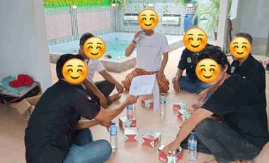 rumah Hoek di komplek bintara