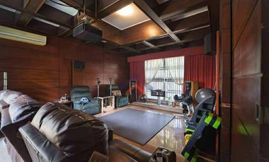 673 sqm Corner House & Lot for Sale in Dasmariñas Village