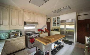 673 sqm Corner House & Lot for Sale in Dasmariñas Village