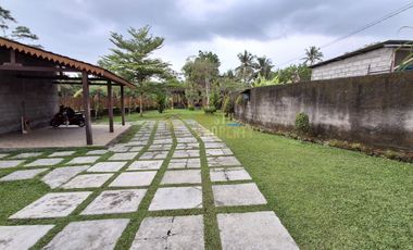 Villa Cantik Tanah Luas Dijual Murah di Pakem