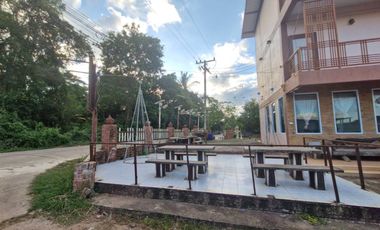 95439 - ขายด่วน โรงแรม 3 ชั้น 1 อาคาร รวม บ้าน 2 ชั้น 1 หลัง + บ้าน 1 ชั้น 1 หลัง พร้อมที่ดิน ( ขายยกแปลง)