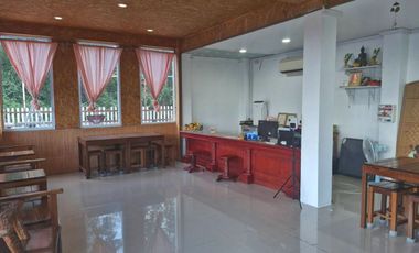95439 - ขายด่วน โรงแรม 3 ชั้น 1 อาคาร รวม บ้าน 2 ชั้น 1 หลัง + บ้าน 1 ชั้น 1 หลัง พร้อมที่ดิน ( ขายยกแปลง)