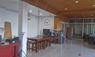 95439 - ขายด่วน โรงแรม 3 ชั้น 1 อาคาร รวม บ้าน 2 ชั้น 1 หลัง + บ้าน 1 ชั้น 1 หลัง พร้อมที่ดิน ( ขายยกแปลง)