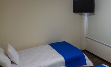 Casa de 3 dormitorios mas suite en el tercer piso con acceso independiente en el centro de Baños 2 parqueaderos