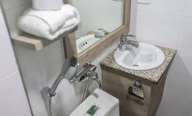 Casa de 3 dormitorios mas suite en el tercer piso con acceso independiente en el centro de Baños 2 parqueaderos