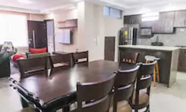 Casa de 3 dormitorios mas suite en el tercer piso con acceso independiente en el centro de Baños 2 parqueaderos