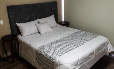 Casa de 3 dormitorios mas suite en el tercer piso con acceso independiente en el centro de Baños 2 parqueaderos