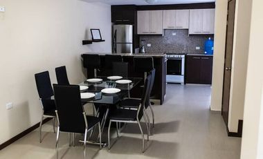 Casa de 3 dormitorios mas suite en el tercer piso con acceso independiente en el centro de Baños 2 parqueaderos