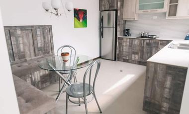 Casa de 3 dormitorios mas suite en el tercer piso con acceso independiente en el centro de Baños 2 parqueaderos