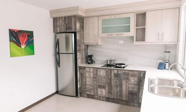 Casa de 3 dormitorios mas suite en el tercer piso con acceso independiente en el centro de Baños 2 parqueaderos