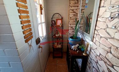 Hermosa Casa de Dos Pisos completamente solida, 3 Dormitorios, 2 Baños, Villa Los Altos de Quilicura, Comuna de Quilicura.