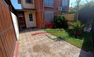 Hermosa Casa de Dos Pisos completamente solida, 3 Dormitorios, 2 Baños, Villa Los Altos de Quilicura, Comuna de Quilicura.