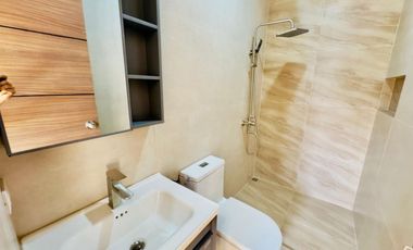 BEAUTIFUL DESIGN 2 STOREY HOUSE FOR SALE IN PARAÑAQUE