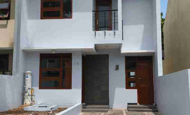 Rumah Dijual 2 lt One Gate di Cijambe dekat A H Nasution Cisaranten Arcamanik UBERTOS