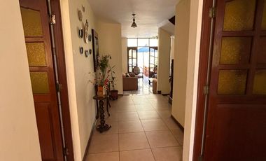 🏡 VENTA DE ACOGEDORA CASA DE 3 PISOS – SANTIAGO DE SURCO