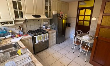 🏡 VENTA DE ACOGEDORA CASA DE 3 PISOS – SANTIAGO DE SURCO