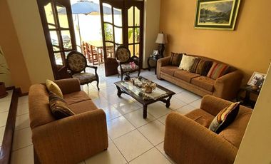 🏡 VENTA DE ACOGEDORA CASA DE 3 PISOS – SANTIAGO DE SURCO