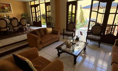 🏡 VENTA DE ACOGEDORA CASA DE 3 PISOS – SANTIAGO DE SURCO