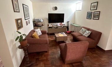 🏡 VENTA DE ACOGEDORA CASA DE 3 PISOS – SANTIAGO DE SURCO