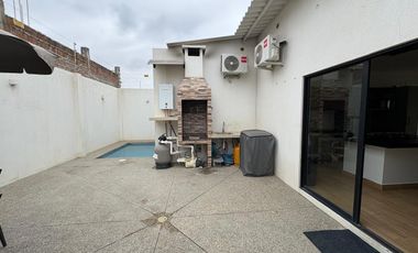 VILLAMIL PLAYAS VENDO CASA DE UN PISO CERCA DEL MAR