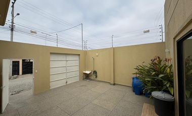 VILLAMIL PLAYAS VENDO CASA DE UN PISO CERCA DEL MAR