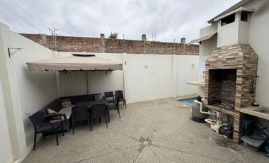 VILLAMIL PLAYAS VENDO CASA DE UN PISO CERCA DEL MAR