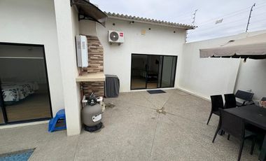 VILLAMIL PLAYAS VENDO CASA DE UN PISO CERCA DEL MAR