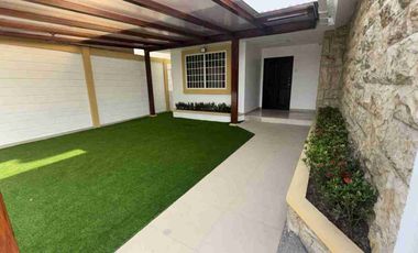 CASA EN VENTA EN URBANIZACIÓN LAS RIBERAS – SAMBORONDÓN