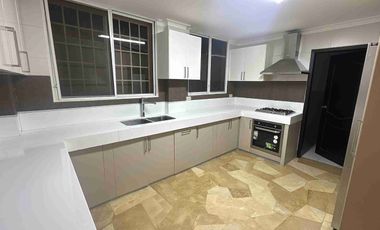 CASA EN VENTA EN URBANIZACIÓN LAS RIBERAS – SAMBORONDÓN