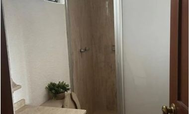 CASA EN VENTA EN ZAMORA, CALLE BRUSELAS, COL. LA LUNETA, MICHOACAN