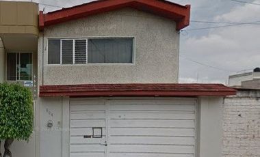 CASA EN VENTA EN ZAMORA, CALLE BRUSELAS, COL. LA LUNETA, MICHOACAN