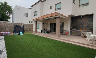 SE VENDE HERMOSA CASA, AREA CAMPOS ELISEOS, CIUDAD JUAREZ CHIH