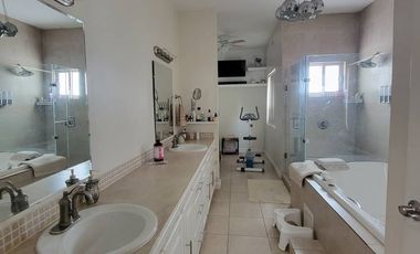 SE VENDE HERMOSA CASA, AREA CAMPOS ELISEOS, CIUDAD JUAREZ CHIH