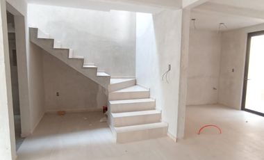 CASA EN VENTA DENTRO DE CALLE CERRRADA COL TERAN ZONA SUR PTE DE LA CIUDAD