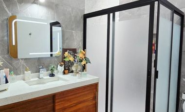 Se vende casa en Fraccionamiento Lomas Verdes en la zona del club campestre.