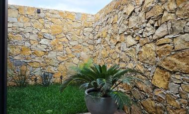 Se vende casa en Fraccionamiento Lomas Verdes en la zona del club campestre.