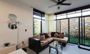 Se vende casa en Fraccionamiento Lomas Verdes en la zona del club campestre.